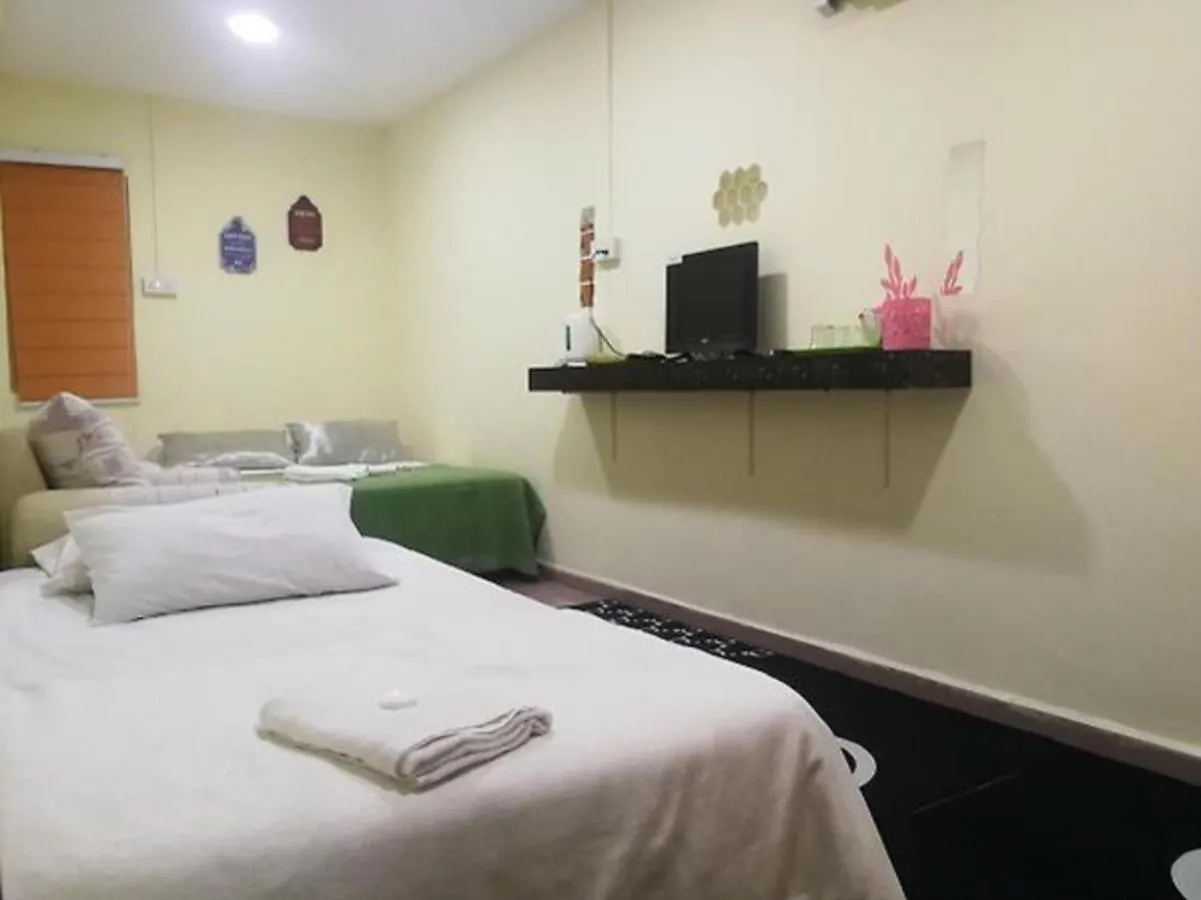 Oyo 90762 Fs Dimensi Hotel Malacca
